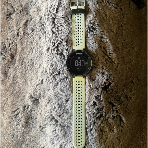 Garmin Forerunner 235 Running Watch - Picture 2 of 8